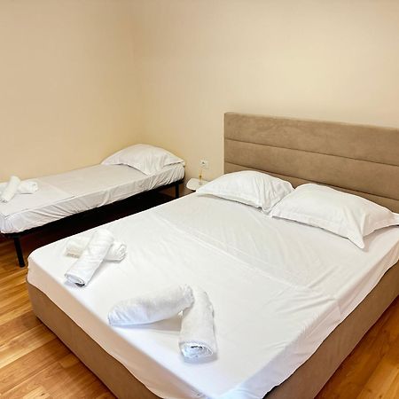 Skanderbeg Square Apartment 02 Tirana Bagian luar foto
