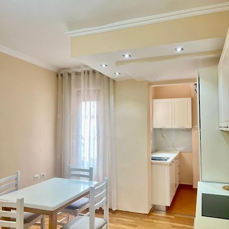Skanderbeg Square Apartment 02 Tirana Bagian luar foto