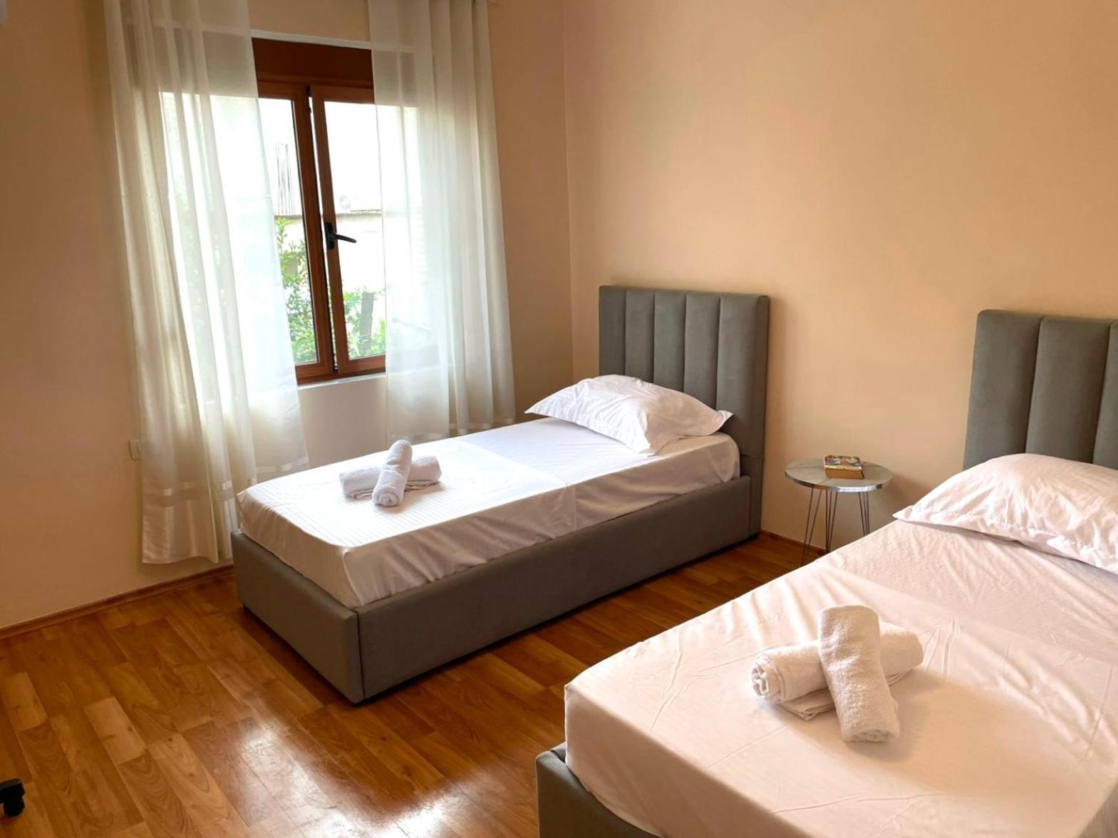 Skanderbeg Square Apartment 02 Tirana Bagian luar foto