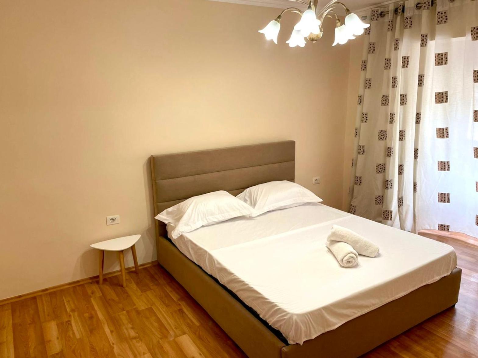 Skanderbeg Square Apartment 02 Tirana Bagian luar foto