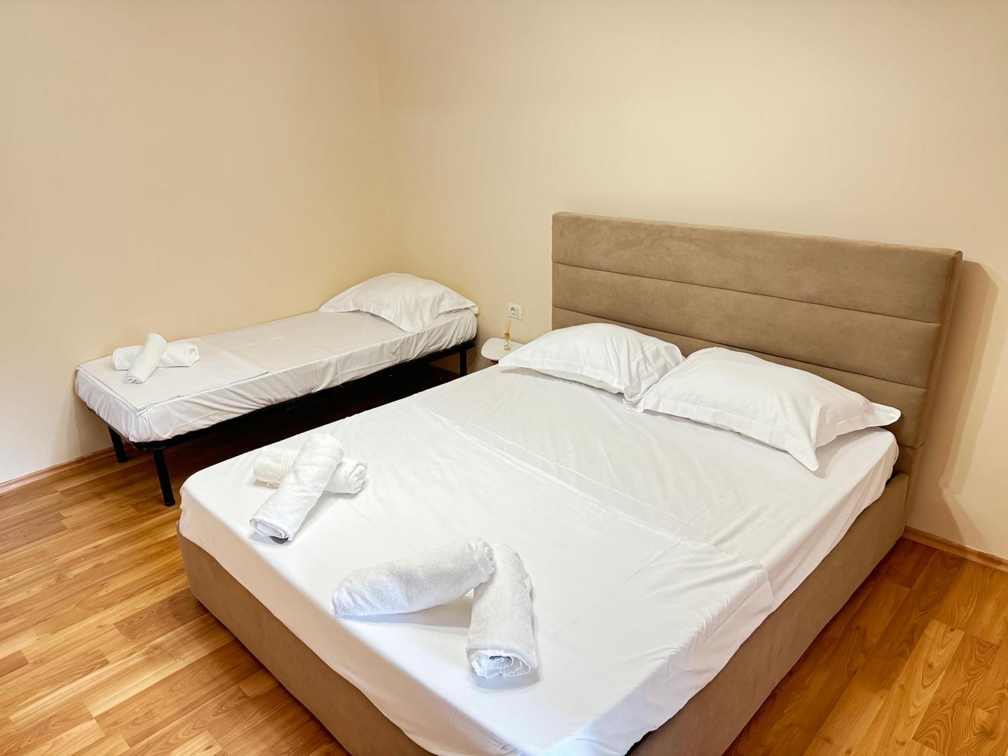 Skanderbeg Square Apartment 02 Tirana Bagian luar foto
