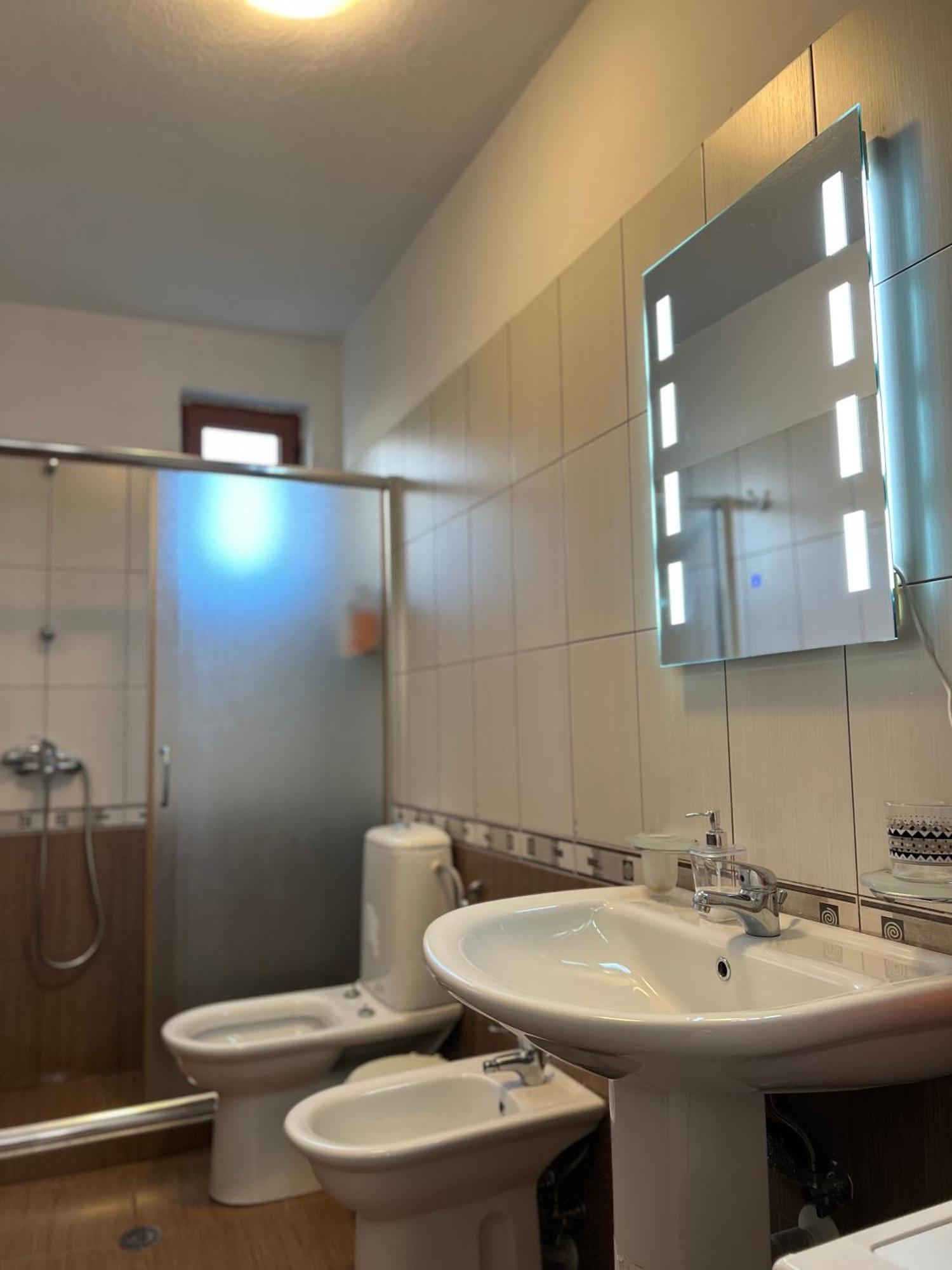 Skanderbeg Square Apartment 02 Tirana Bagian luar foto